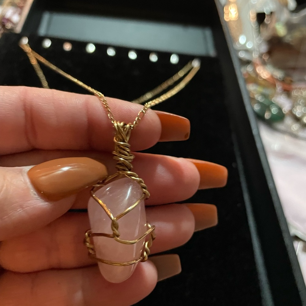 Rose quartz gold tone necklace